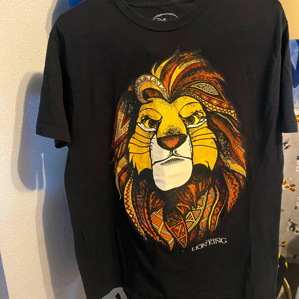 Disney’s Lion King T-Shirt. Men’s size Large